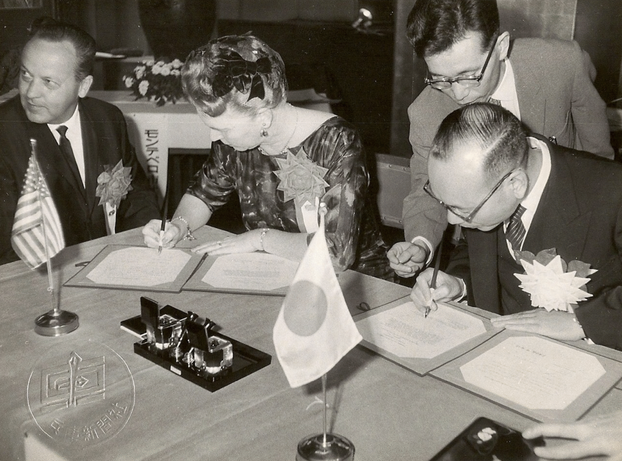 Elaine Kirchner and Ashiya Mayor Watanabe signing the sister city agreement in May 1961